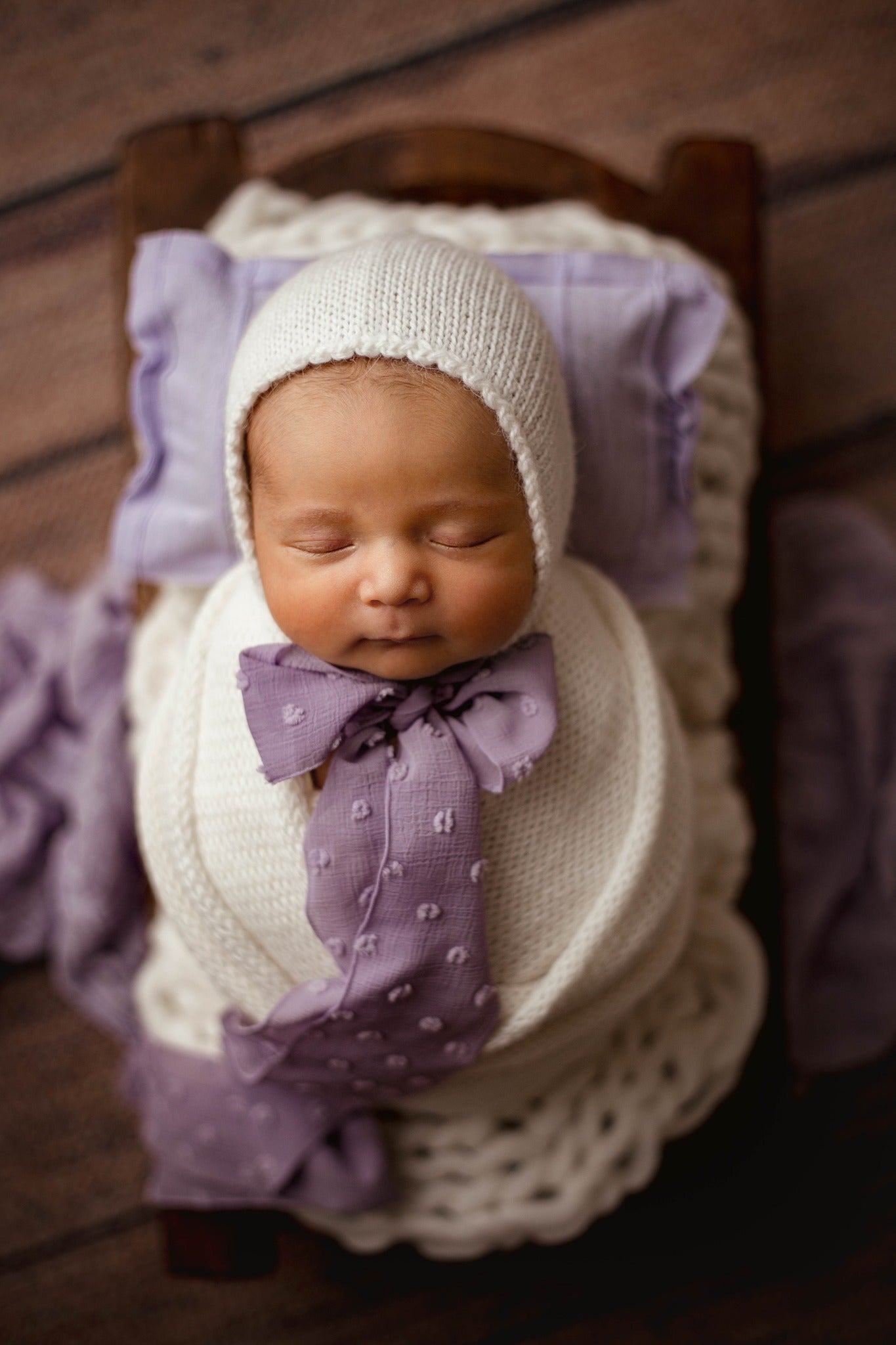 Bonnet with interchangeable ties